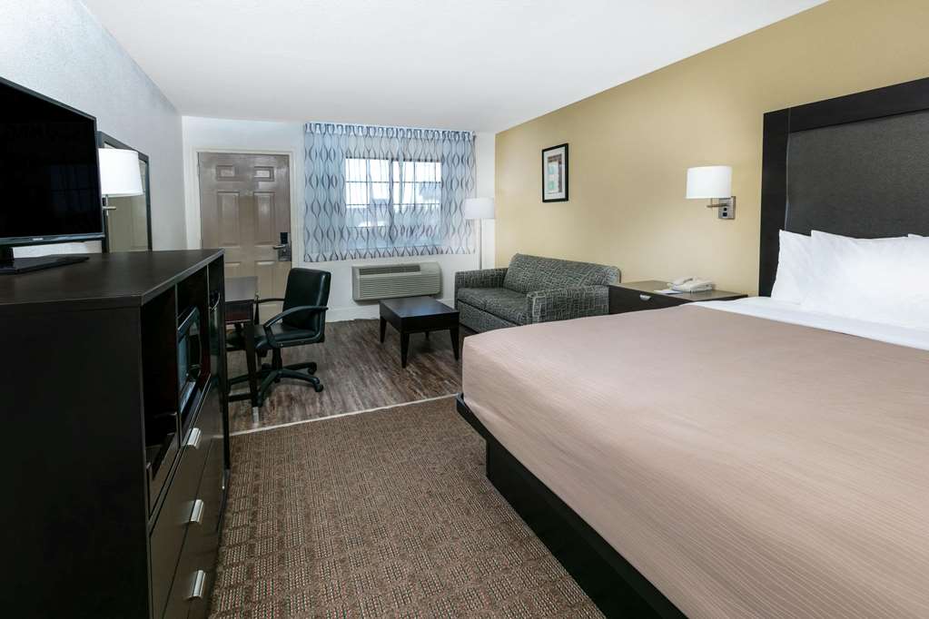 Days Inn by Wyndham Granbury - photo 33