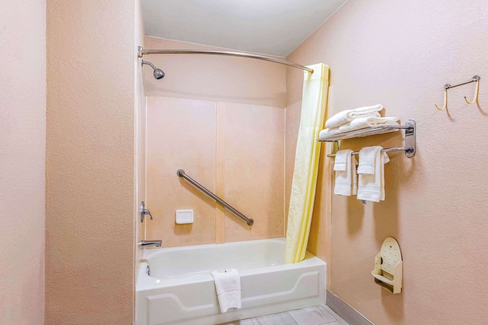 Quality Inn Quincy Tallahassee West - photo 26