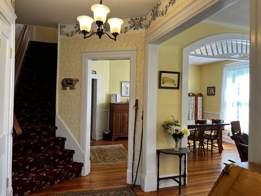The Dancing Bear Inn - photo 2