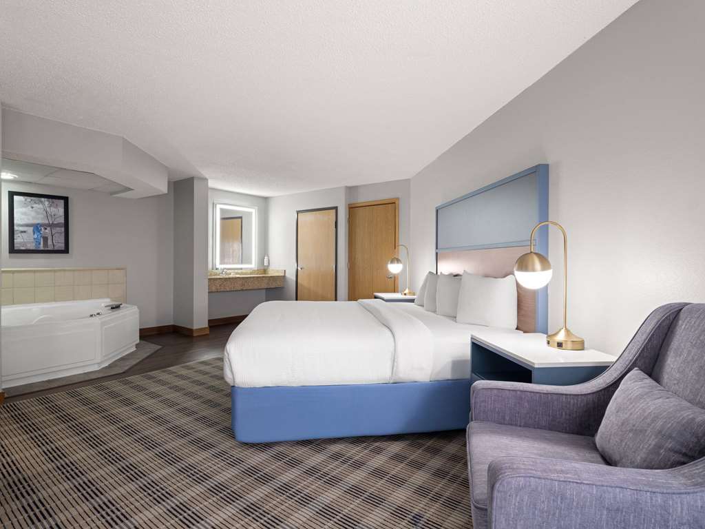 AmericInn by Wyndham Shakopee Near Canterbury Park - photo 30
