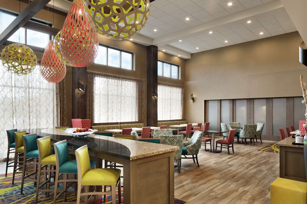 Hampton Inn & Suites St. Louis Alton - photo 3