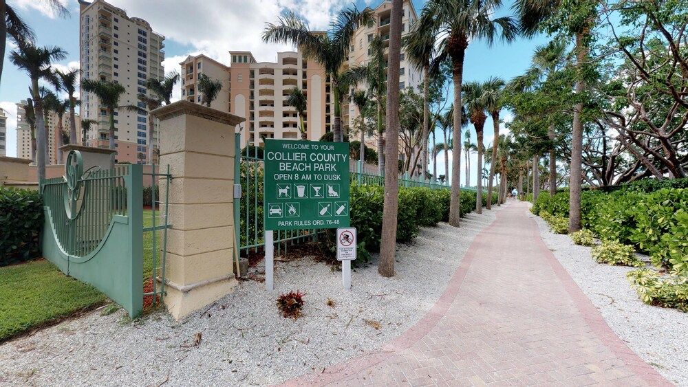 Desirable Location Directly Across Street From South Beach Access — 4-Star Luxury Hotel in Marco Island, United States
