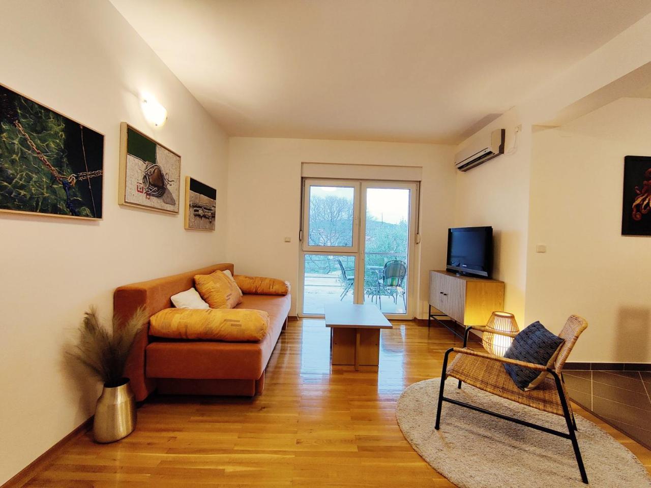 Spacious Apt in Tisno Near Garden Resort 4 Min — 4-Star Luxury Hotel in Tisno, Croatia