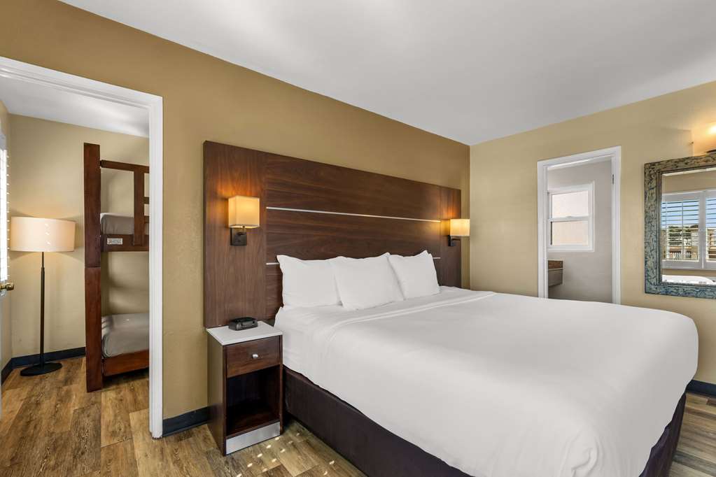 Comfort Inn San Diego Airport At The Harbor - photo 31