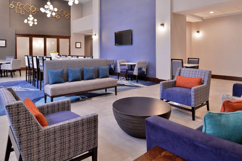 Hampton Inn & Suites Legacy Park Frisco - photo 8