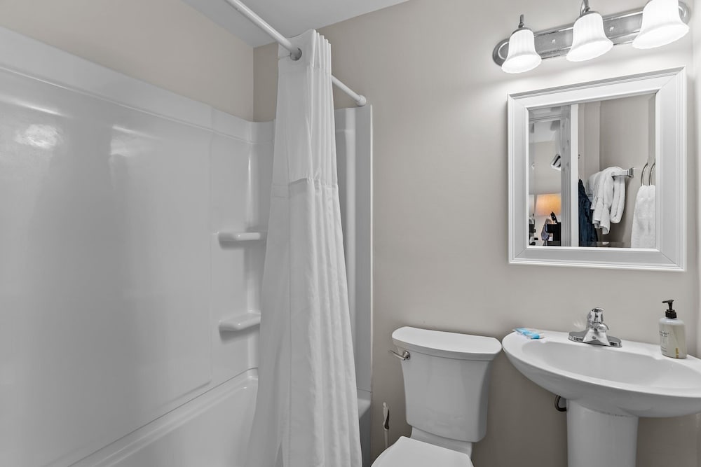 Loggerhead Inn and Suites - photo 81