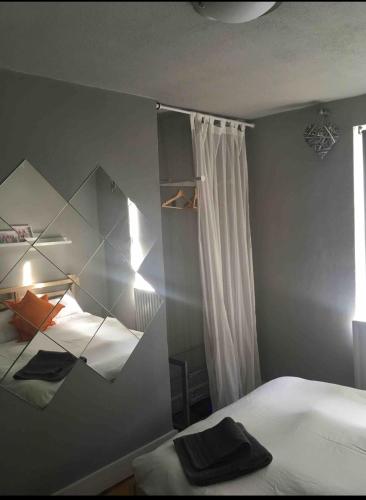 Double Bedroom in shared house closer to city center