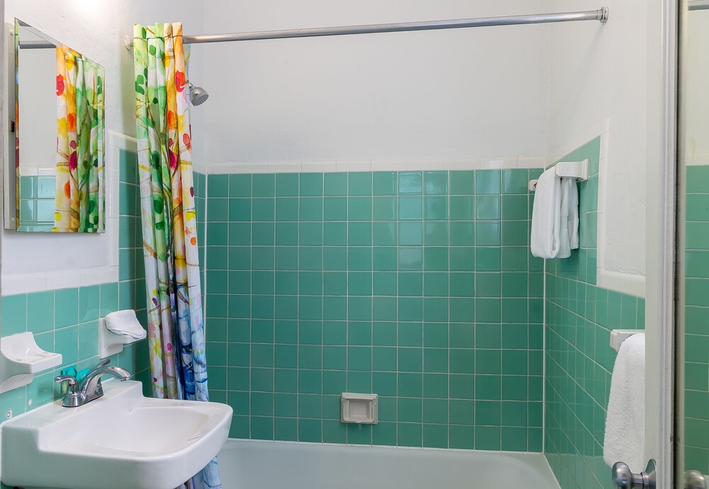 Tropics Hotel and Hostels - photo 31