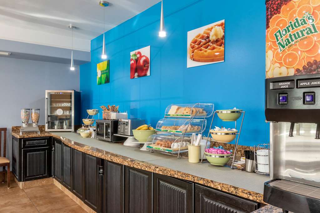 Quality Inn & Suites at The Outlets Mercedes Weslaco - photo 38