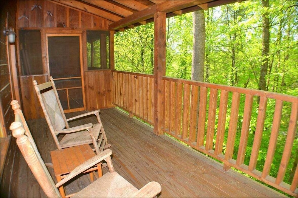 Cabin Fever — 4-Star Luxury Hotel in Sevierville, United States