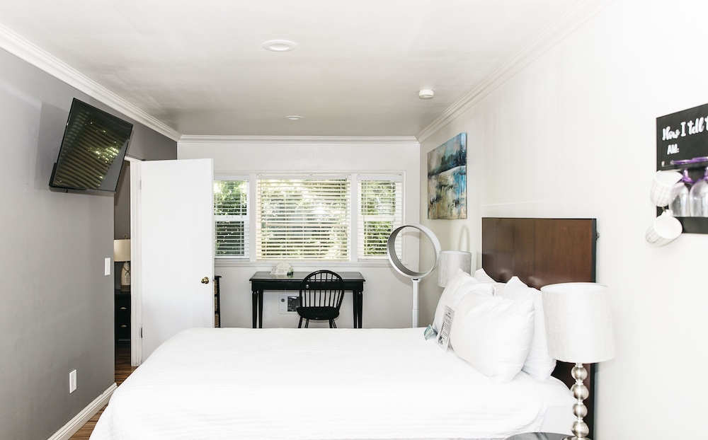 Laguna Cove Hotel - photo 25