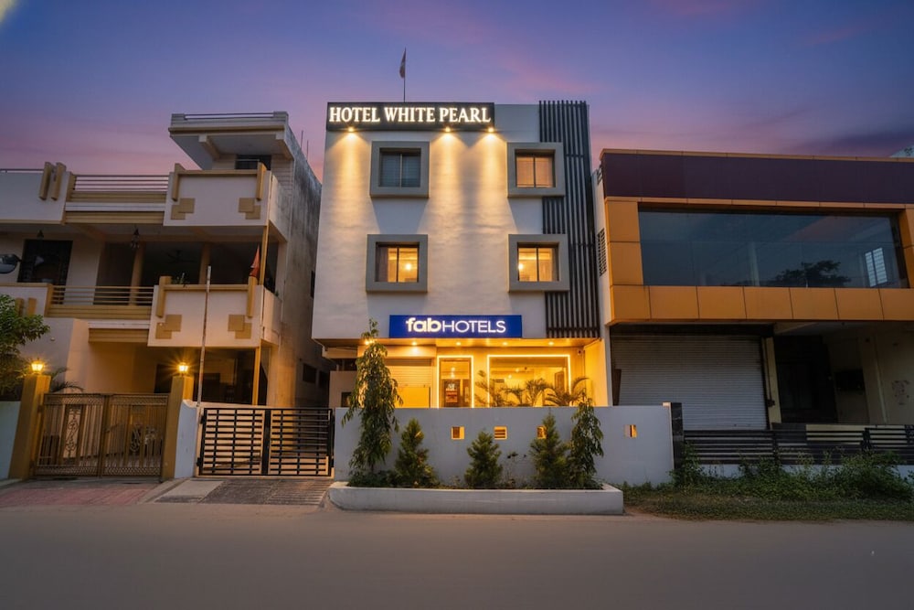 Fabhotel White Pearl - last minute hotel in Indore