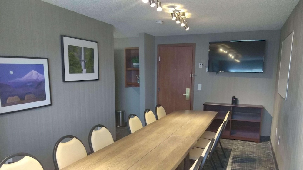 Country Inn & Suites by Radisson Delta Park North Portland - photo 37