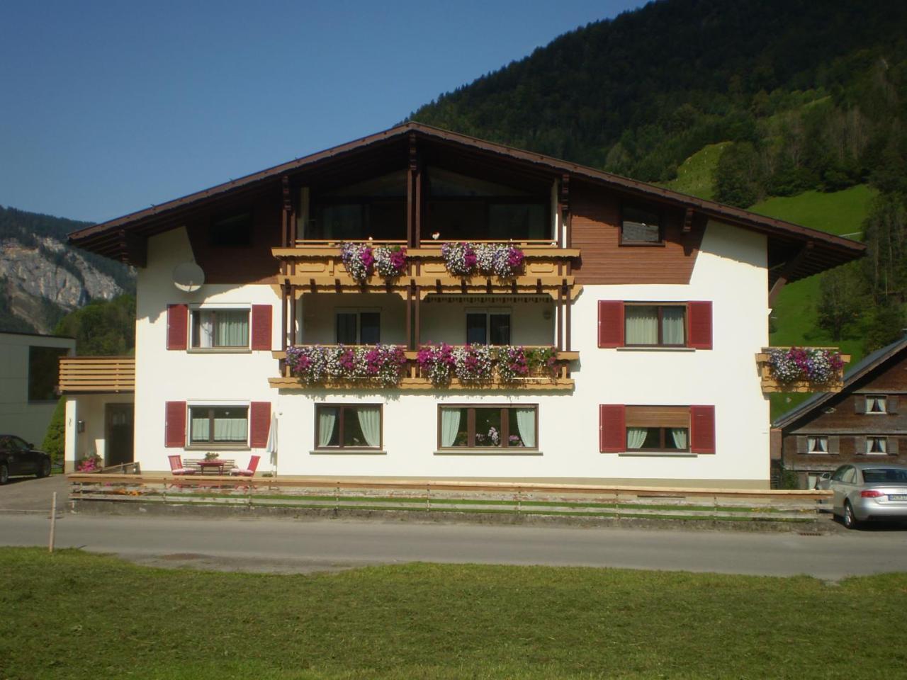 Gastehaus Manuela Puchmayr — 4-Star Luxury Hotel in Mellau, Austria
