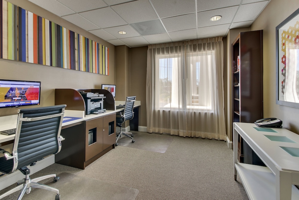 Holiday Inn Express & Suites Columbus Fort Benning Maingate by IHG - photo 16