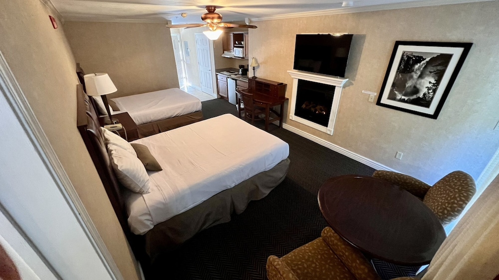 Yosemite View Lodge - photo 25