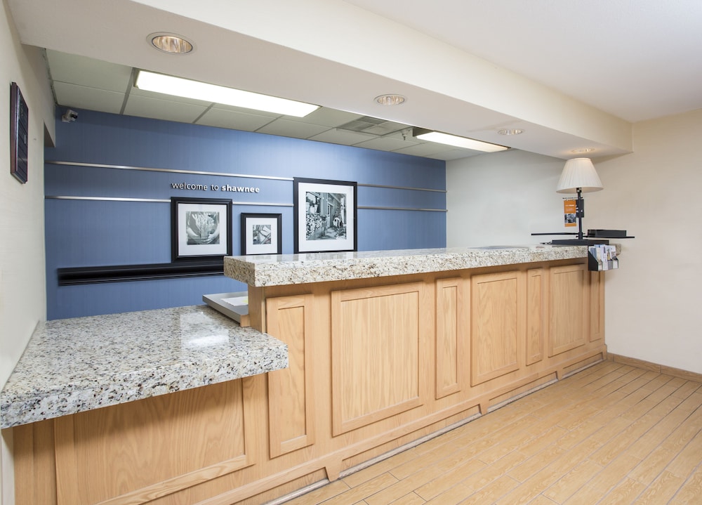 Hampton Inn Shawnee - photo 3