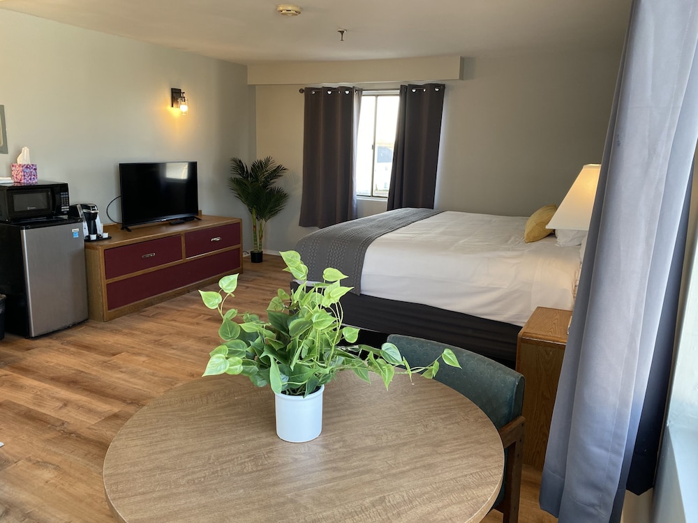 Hampton Harbor Motel - photo 3