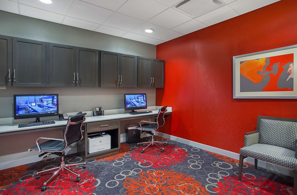 Hampton Inn Vincennes - photo 31