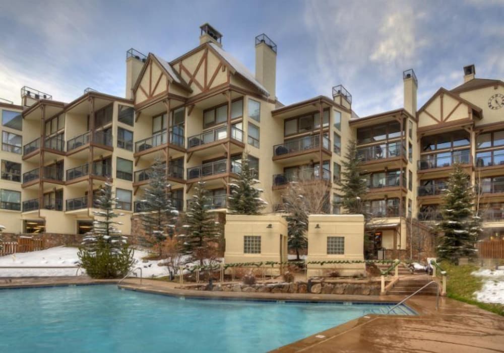1 Bedroom Boutique Resort Condo With Hot Tub Access and Within Walking Distance to the Eagle Bahn Gondola in Vail, United States