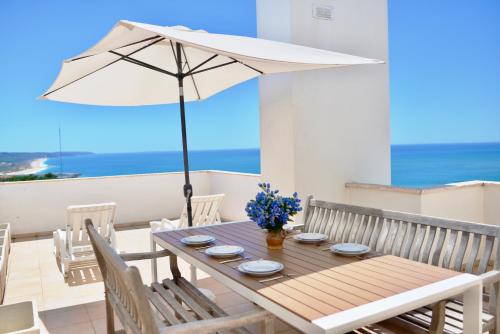 Blue Sky Apartment with roof terrace in Nazaré — 4-Star Luxury Hotel in Nazare, Portugal