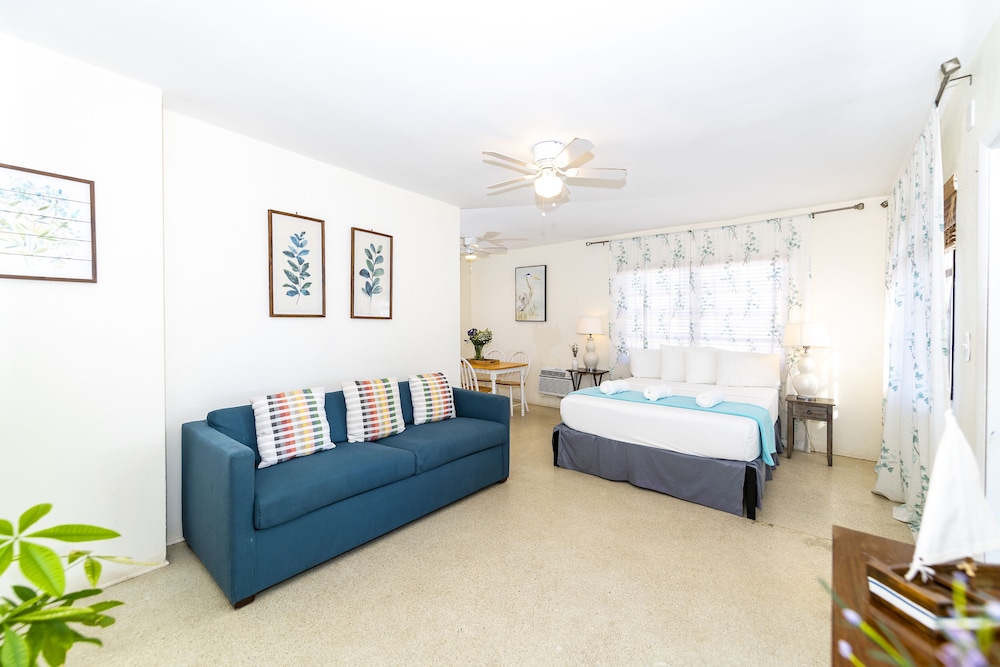 Tropic Isle Hotel and Apartment - photo 21