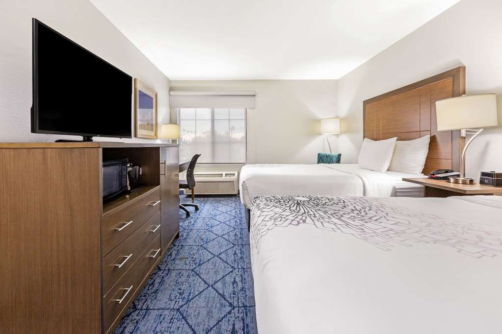 La Quinta Inn & Suites by Wyndham NE Long Beach Cypress - photo 11