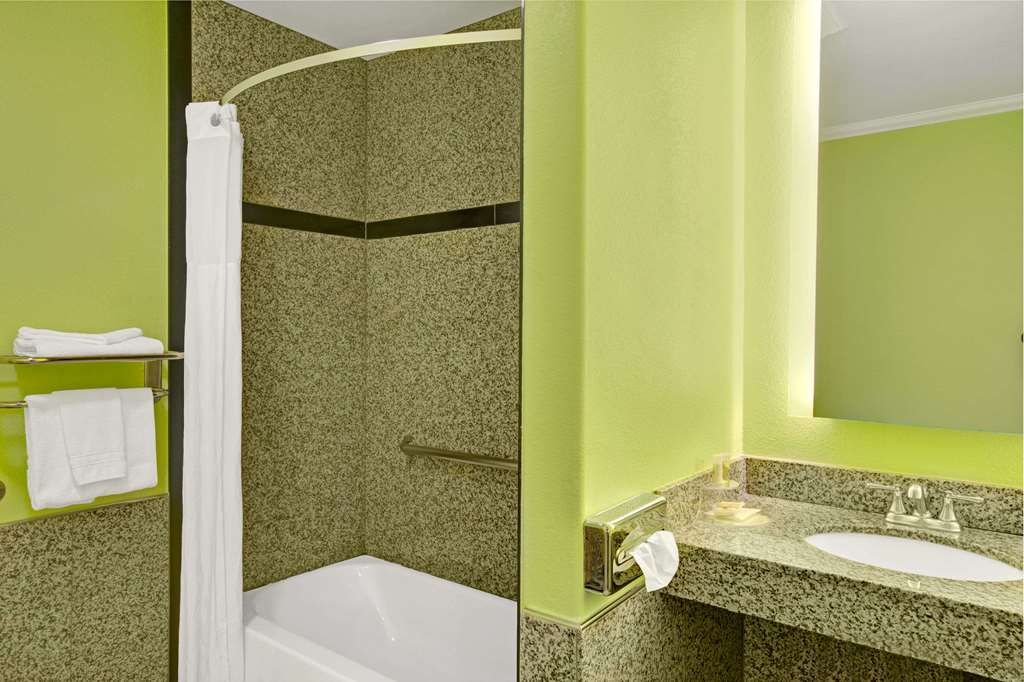 Days Inn by Wyndham San Francisco Lombard - photo 7