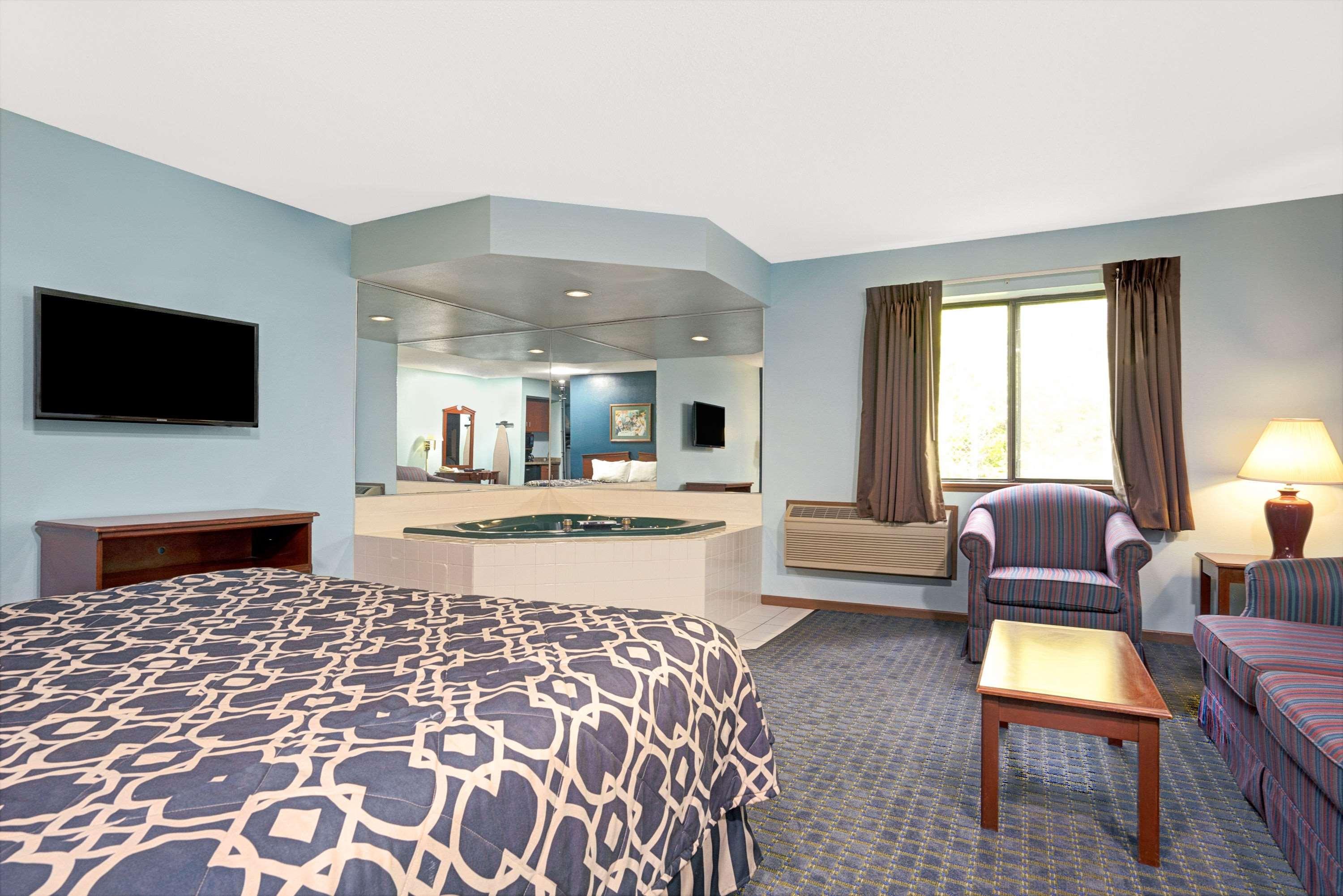Super 8 by Wyndham Hudson - photo 44
