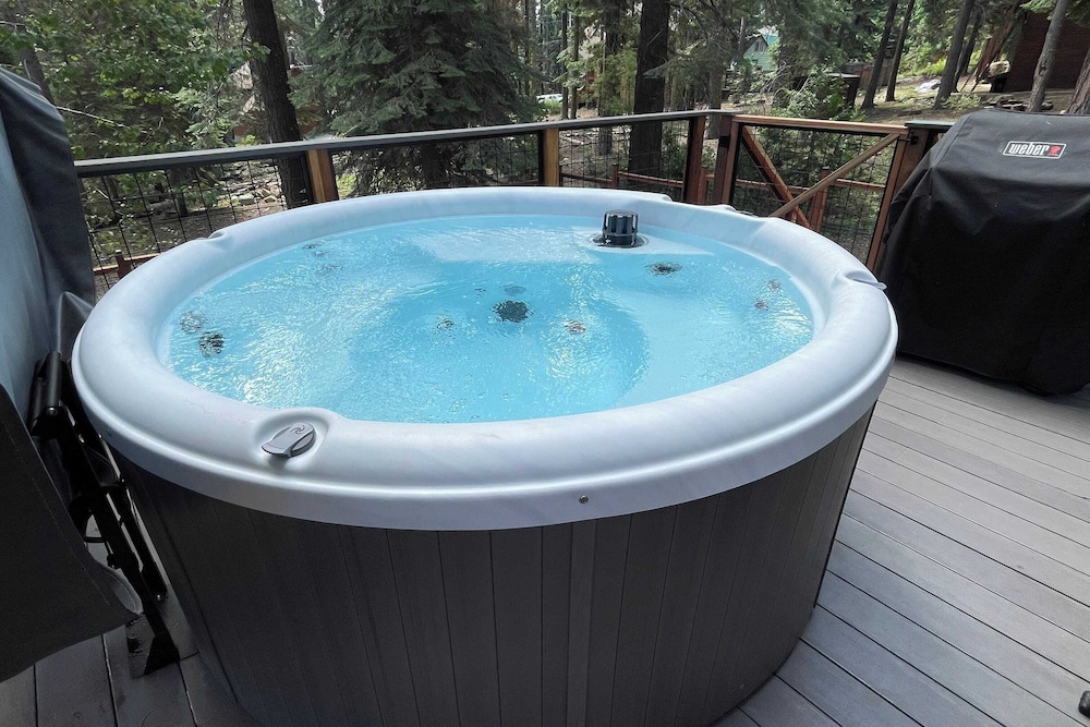 Sweet Pine Deck Hot Tub Cozy Modern Interior Close to Ski Resort - photo 47