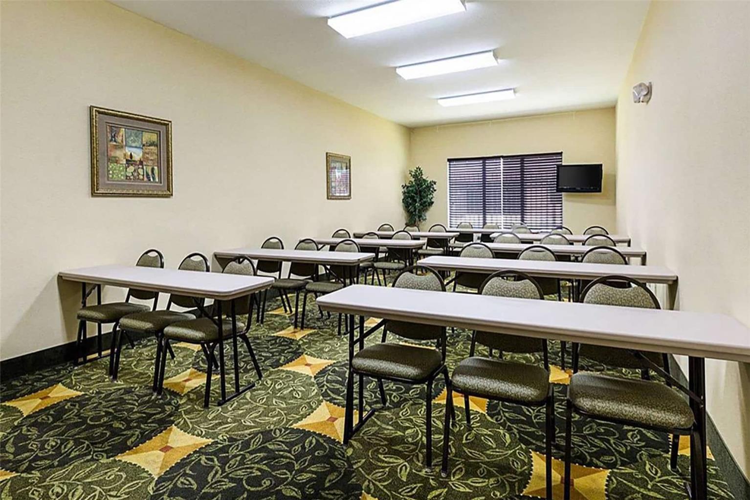 Days Inn & Suites by Wyndham Houston West Energy Corridor - photo 22