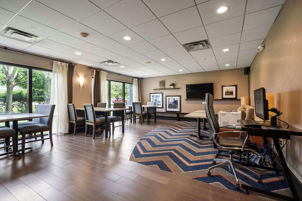 Hampton Inn Ridgefield Park - photo 9