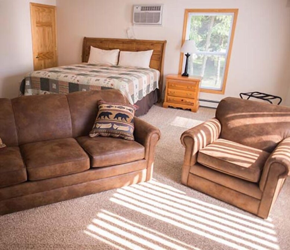 M 22 Inn Suttons Bay - photo 31