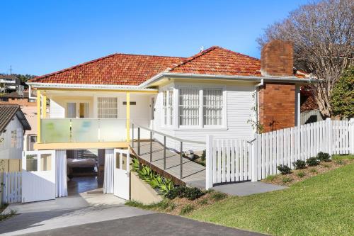 White Beach Whole Property — carbon neutral stay, Terrigal