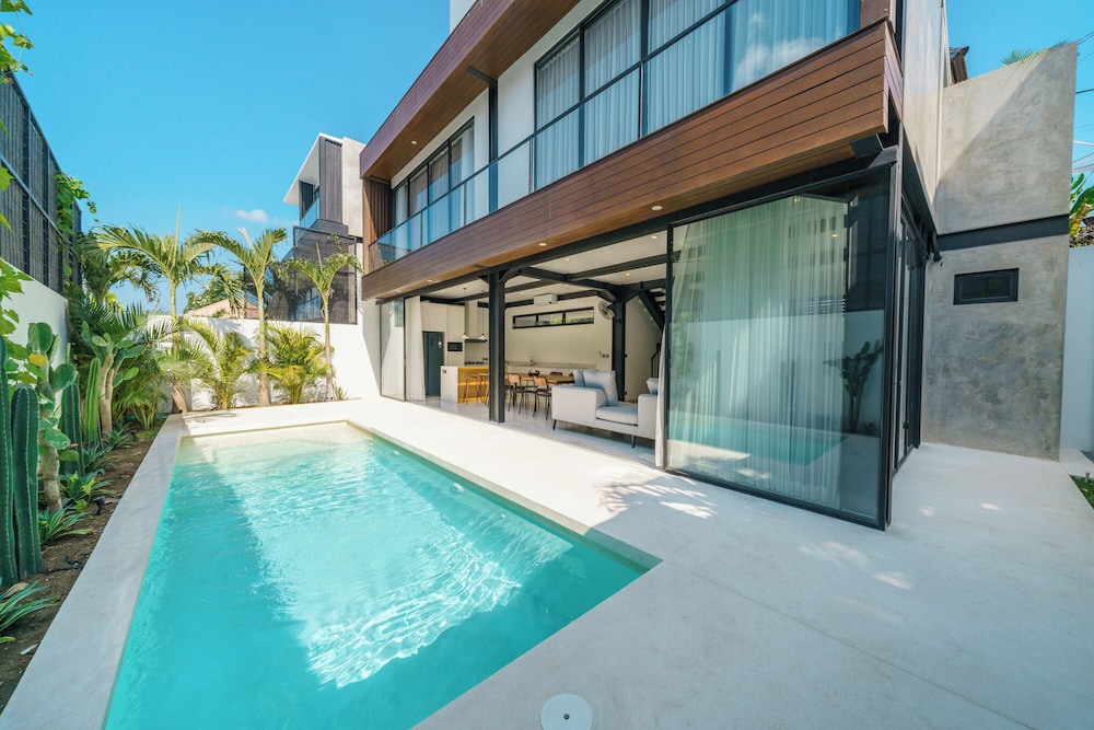 Villa Vantage 7 Outstanding 3 BR Villa Great Location — 4-Star Luxury Hotel in Canggu, Indonesia