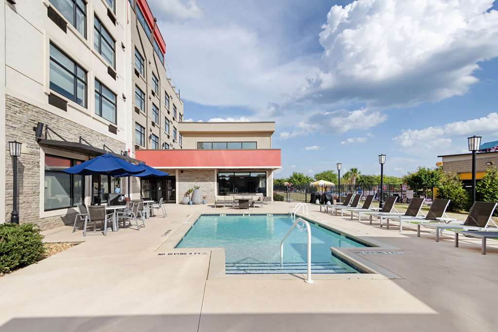 Best Western Plus Executive Residency Rigby's Water World Hotel - photo 39