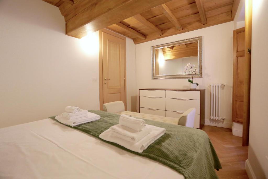 Maddalena 6 Pantheon — 4-Star Luxury Hotel in Rome, Italy