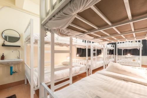 Beds Friends Phi Phi Hostel Party Hostel — 5-Star Luxury Hotel in Phi Phi Don, Thailand