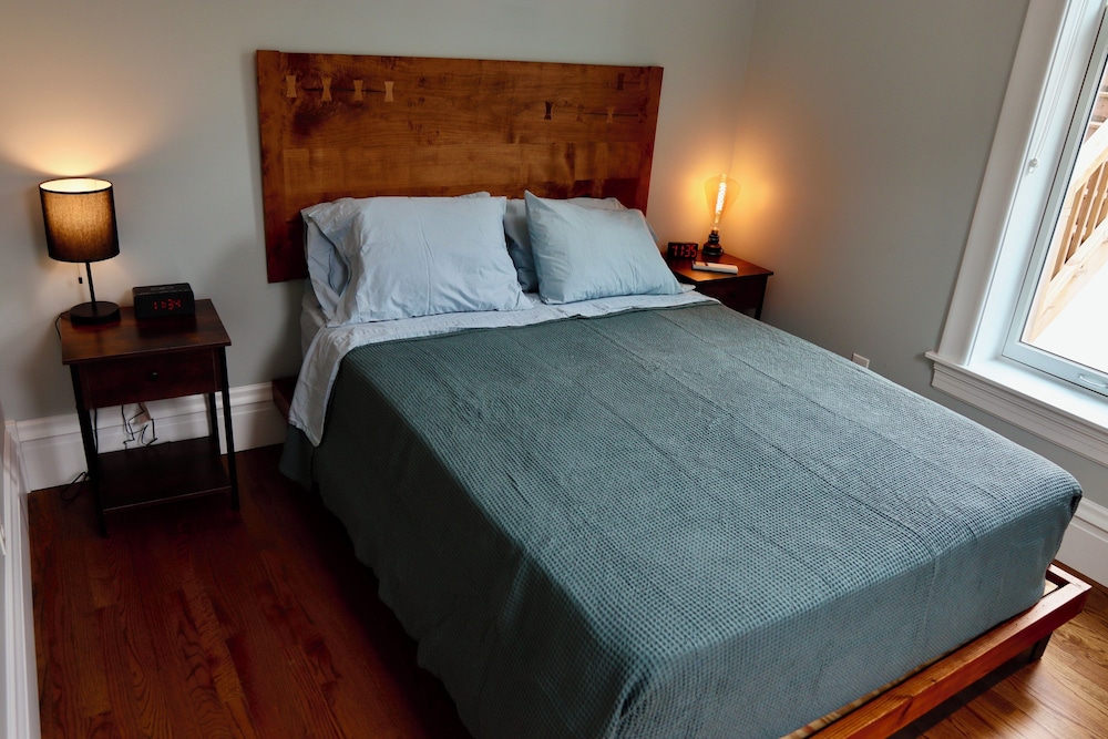 Historic Red Rooster Inn in Hillsboro, United States