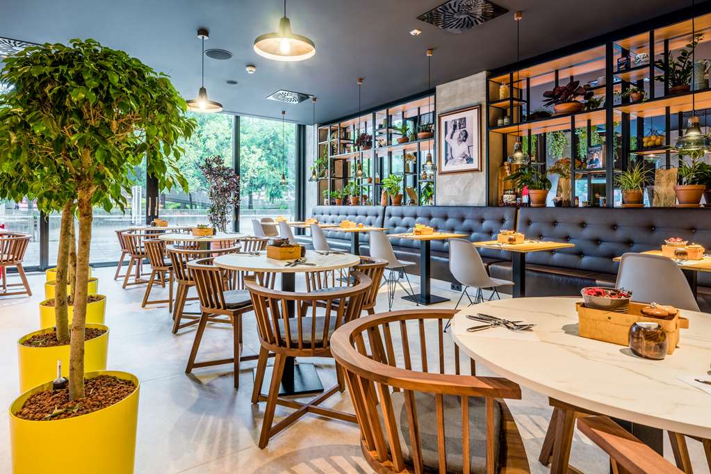 מזון ומשקאות