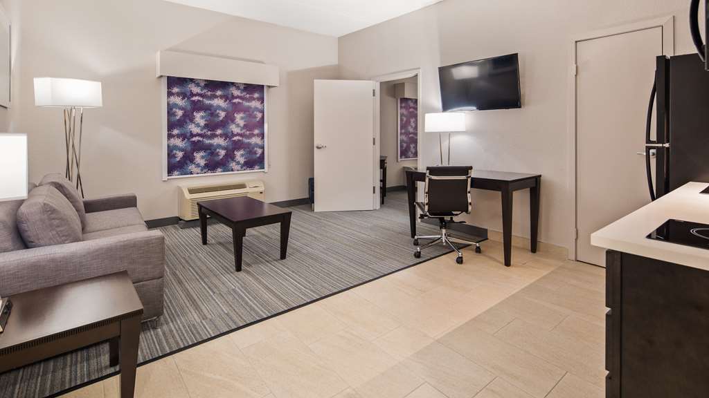 Best Western Plus Wilkes Barre Scranton Airport Hotel - photo 8