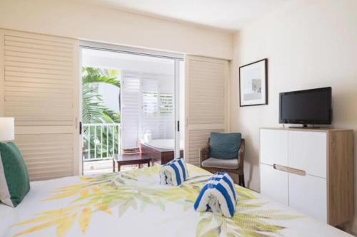 Couple's Coastal Haven Retreat at The Beach Club — 4-Star Luxury Hotel in Palm Cove, Australia