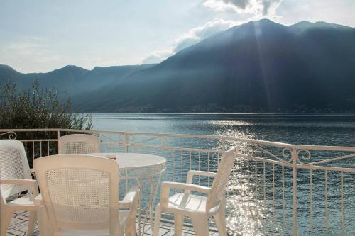 Wonderful apartment on lakeside — 4-Star Luxury Hotel in Colonno, Italy