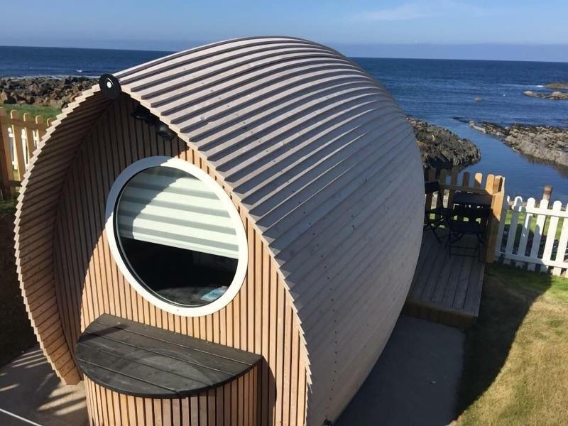 Door to the Shore Seafront Cottages - carbon neutral hotel in Fraserburgh