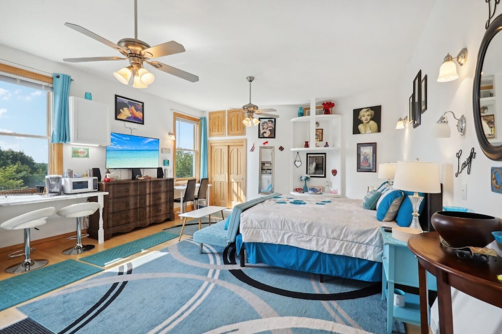 Starlight Tower Suite 1 Bedroom With Stunning Views 1 Villa by RedAwning - featured photo