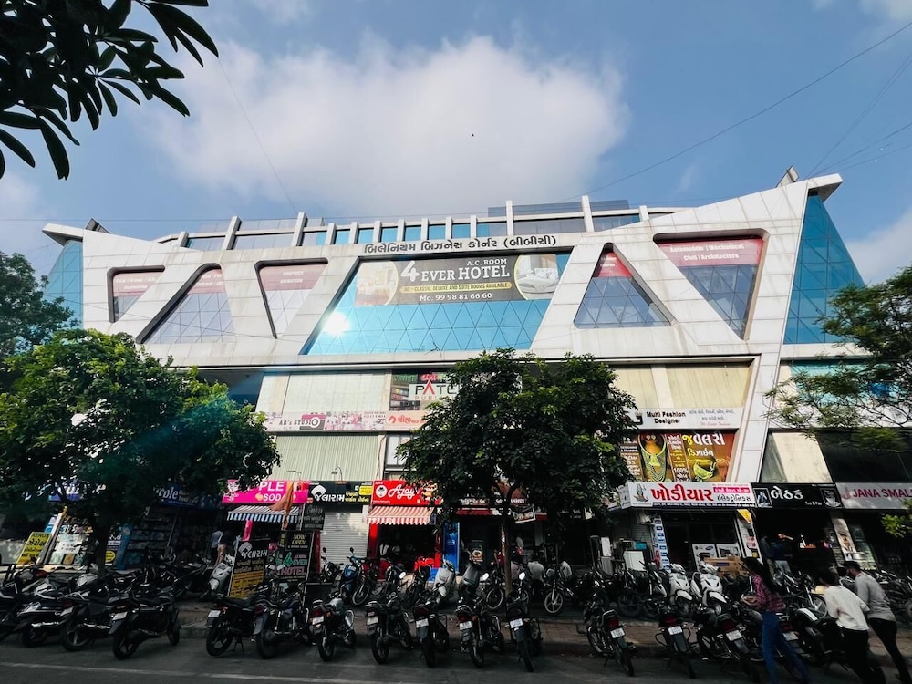 4 Ever Hotel Surat - last minute hotel in Surat