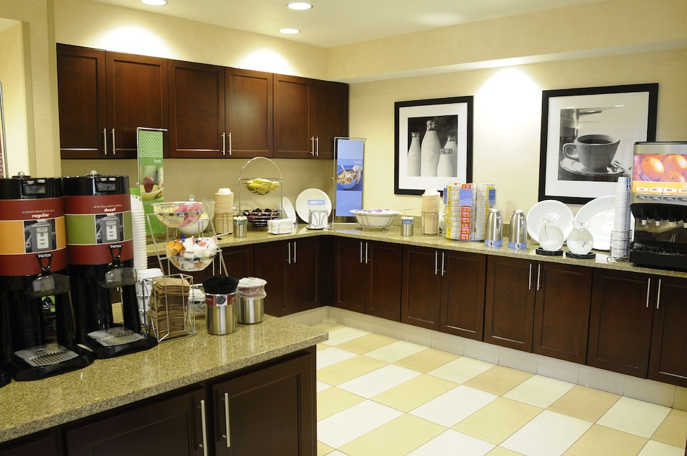 Hampton Inn & Suites Redding - photo 31