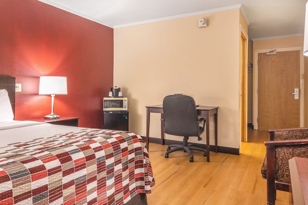 Red Roof Inn Ashtabula Austinburg - photo 8