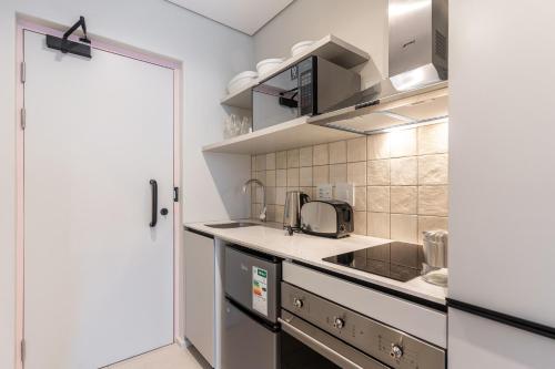 The Rose 206 Modern Studio Apartment with Pool