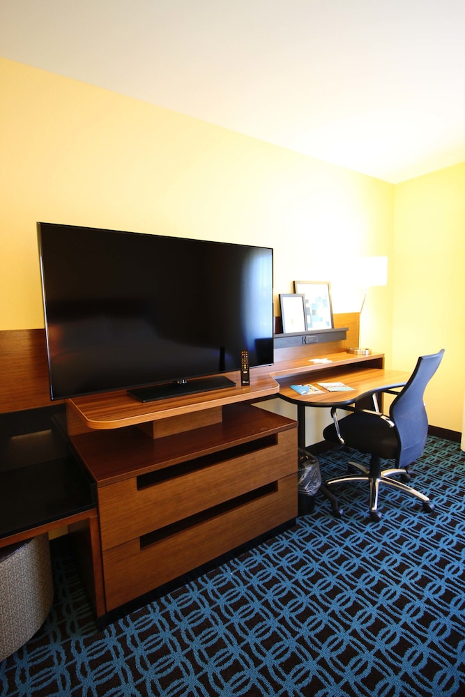 Fairfield Inn & Suites by Marriott London - photo 20